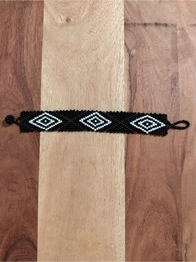 Handmade Black Beaded Bracelet with White Diamond Pattern